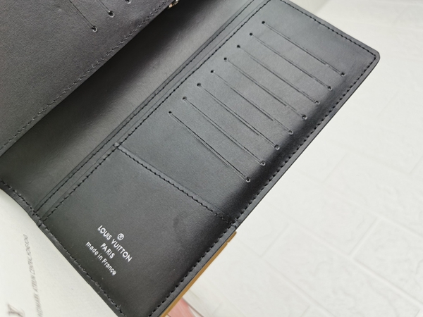 LVコピーウォレット着用イメージ